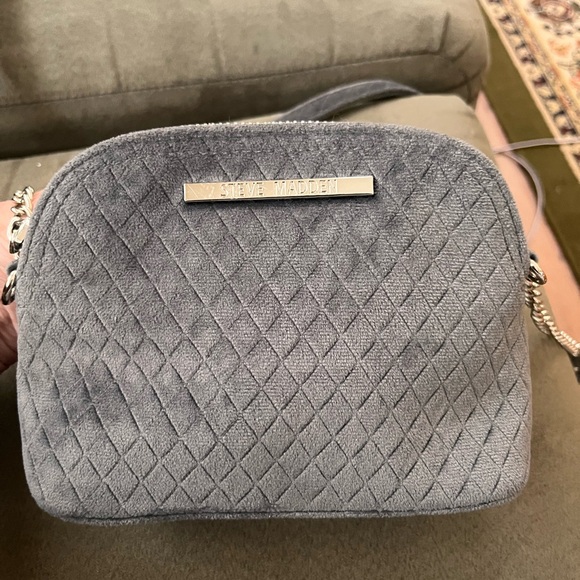 Steve Madden gray textured velvet crossbody bag - Picture 3 of 5